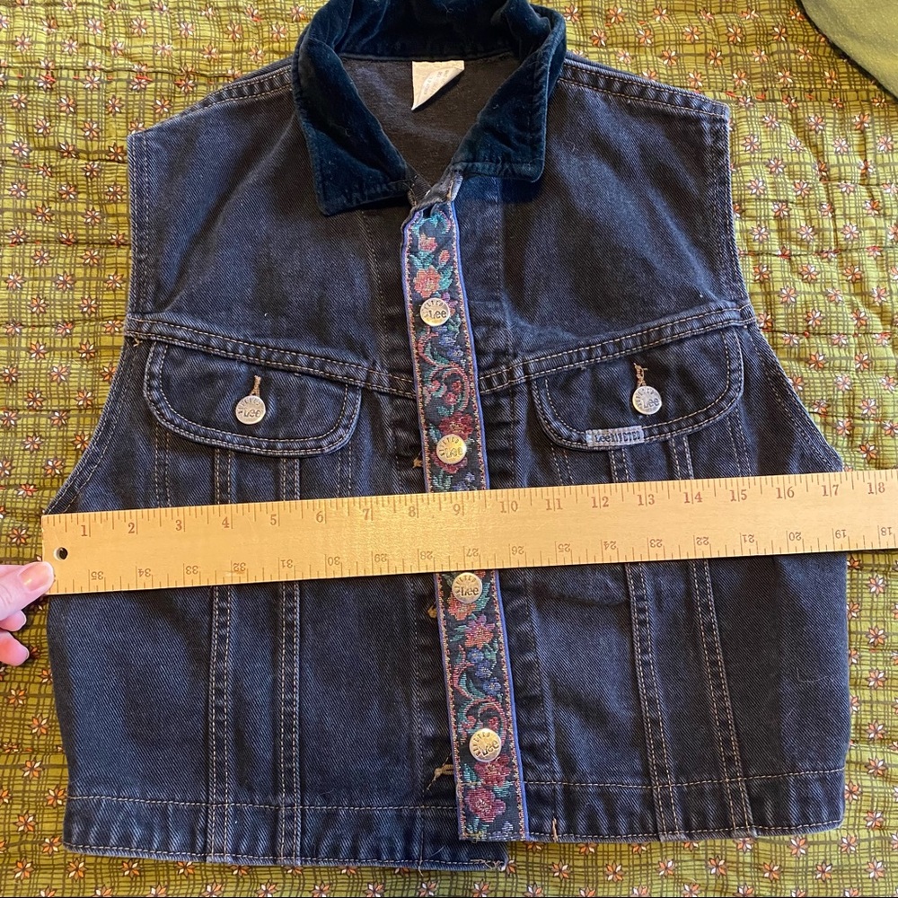 💔SOLD 🛑 LEE Vintage denim vest black velvet collar with floral button trim